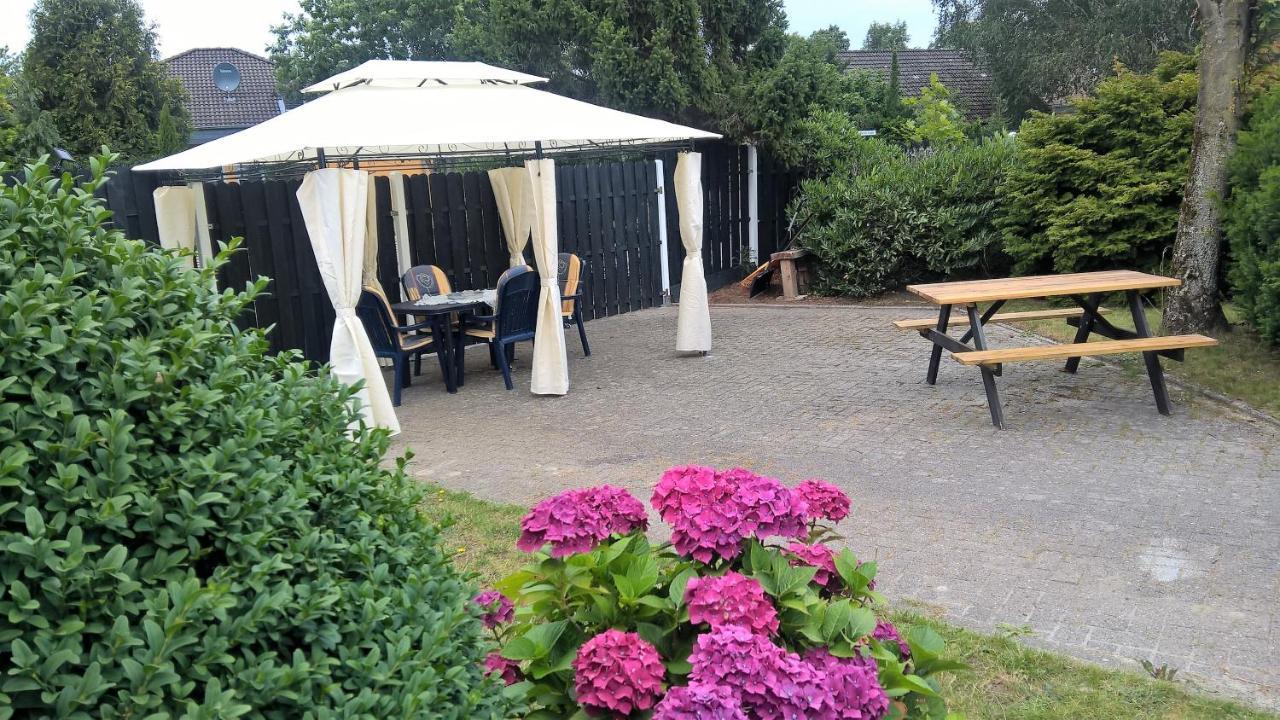 Ferienwohnung Mit Eigenem Garten In Schortens Buitenkant foto